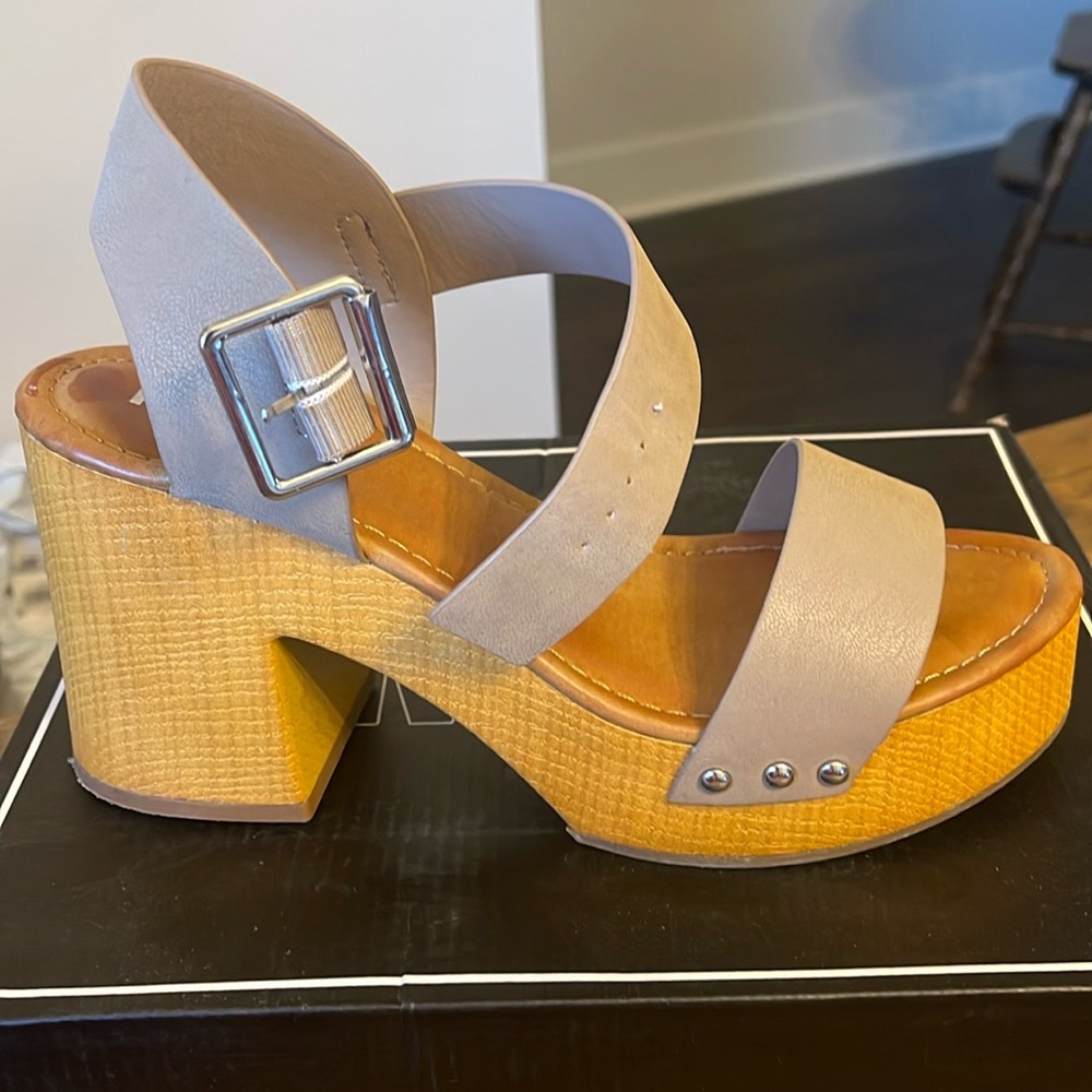 MIA Sabrinda Taupe Faux Leather Chunky Platform Heeled Women’s Size 9.0M